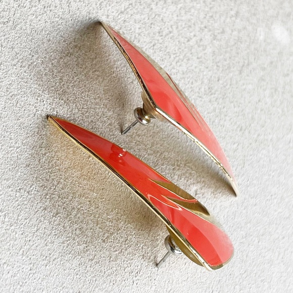 Coral and Gold 80’s Earrings - Picture 5 of 9